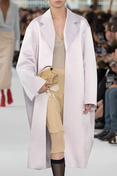 Look 25